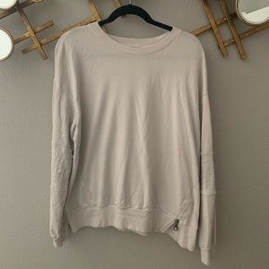 Cream crew neck sweatshirt with zipper and sleeve detail